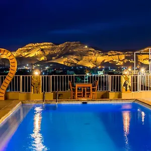 https://thebes-hotel.hotels-luxor-egypt.com